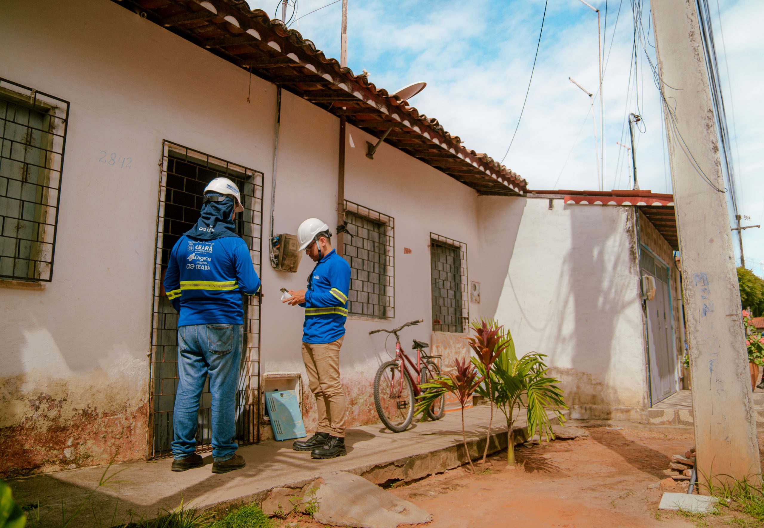 Cagece e Ambiental Ceará orientam a população sobre ligações irregulares de água da chuva na rede de esgoto